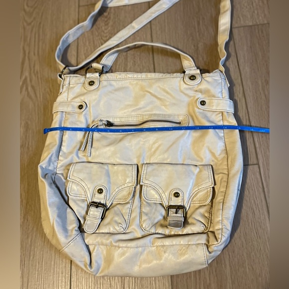 Posh Show.  Like new condition ivory Satchel​ - Picture 6 of 10